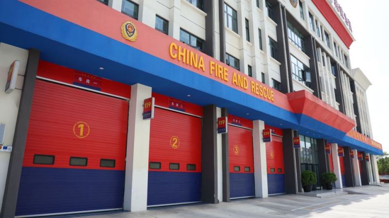 消防车库门.jpg 消防车库门.jpg